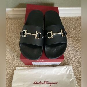 NWT Ferragamo sz 8 pool slides, black with silver hardware